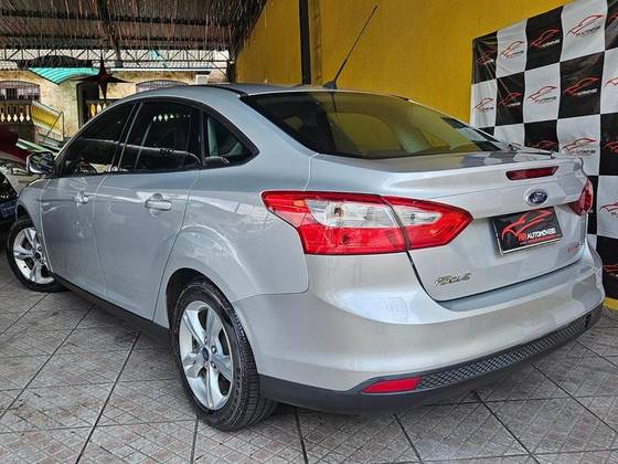 FORD FOCUS 2.0 S SEDAN 16V FLEX 4P AUTO FORD FOCUS 2.0 S SEDAN 16V FLEX 4P AUTO